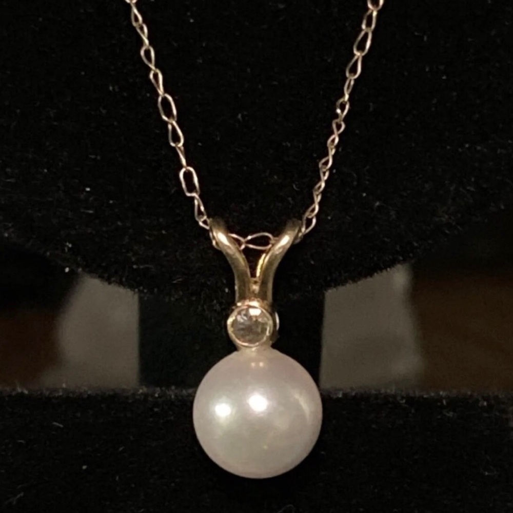 14k White Pearl Pendant Necklace with Gold Accent